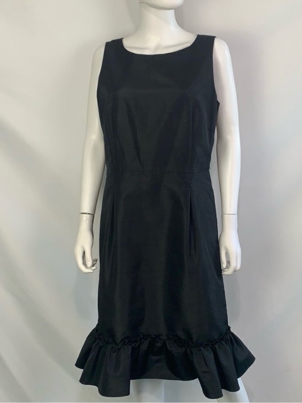 Oscar De La Renta  Black Evening Dress Fitted W/ Ruffle Bottom